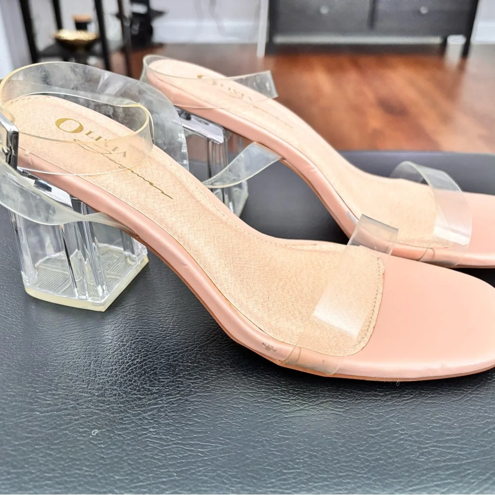 Olivia Ferguson chic blush